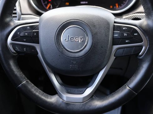Used 2019 Jeep Grand Cherokee Limited AWD/4WD image 18