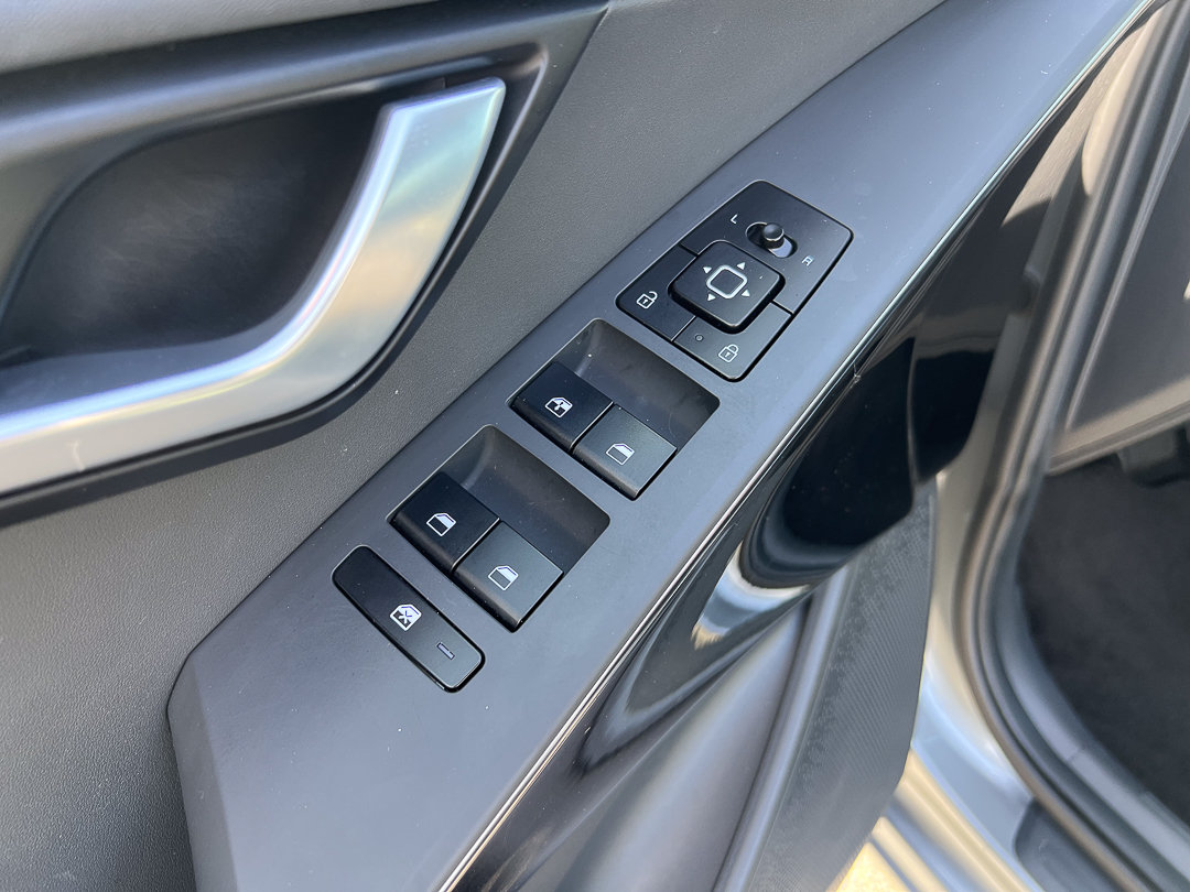Used 2025 Kia Niro EX FWD image 15