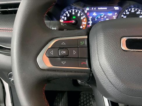 Used 2025 Jeep Compass Trailhawk AWD/4WD image 18