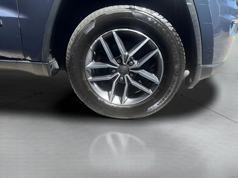 Used 2021 Jeep Grand Cherokee Limited AWD/4WD image 2