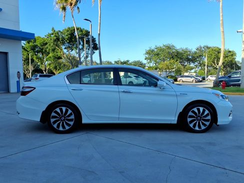 Certified 2017 Honda Accord EX-L image 16