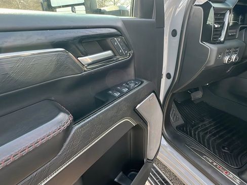 Used 2024 GMC Sierra 2500 AT4X image 12