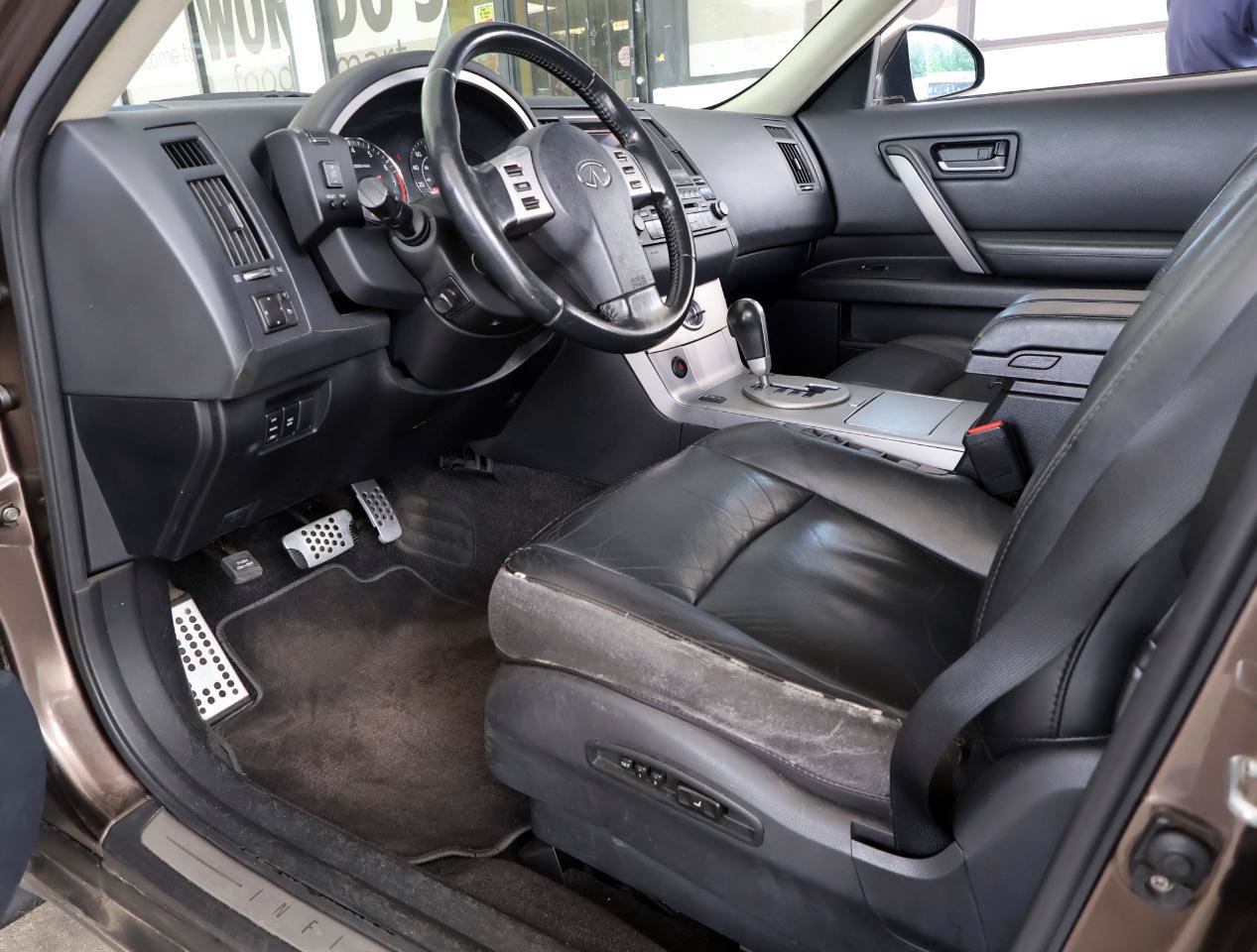 Used 2004 INFINITI FX35 2WD w/ Touring Pkg image 37
