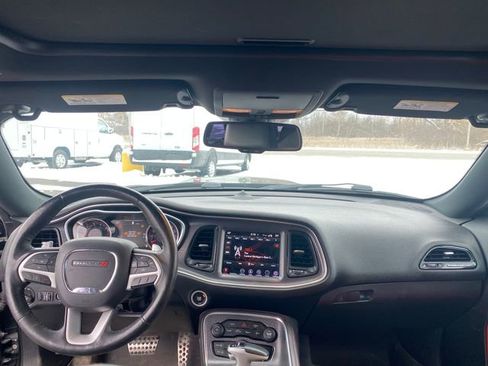 Used 2017 Dodge Challenger R/T Scat Pack w/ Leather Interior Group image 19