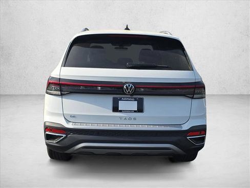 New 2026 Volkswagen Taos SE FWD image 4