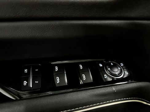 Used 2021 Cadillac Escalade Premium Luxury AWD/4WD image 27