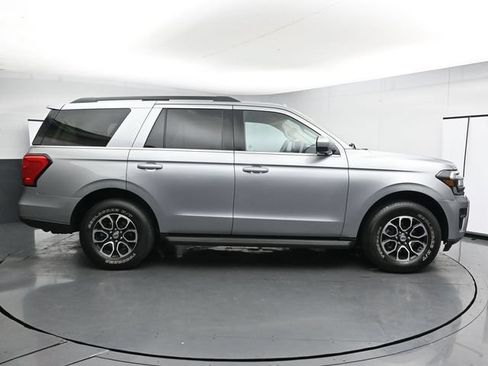 Used 2024 Ford Expedition XLT AWD/4WD image 11