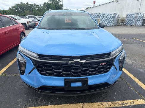 Used 2024 Chevrolet Trax RS w/ Sunroof Package FWD image 2