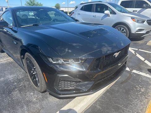 Used 2025 Ford Mustang GT RWD image 3