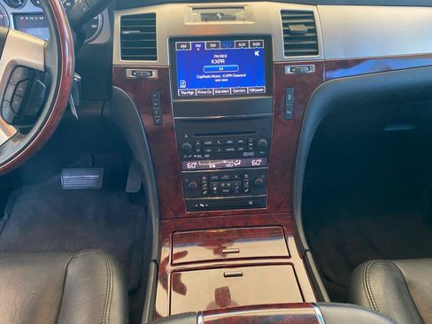 Used 2013 Cadillac Escalade Premium AWD/4WD image 14