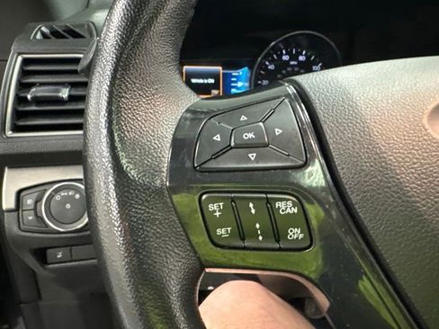 Used 2018 Ford Explorer XLT w/ Equipment Group 202A FWD image 35