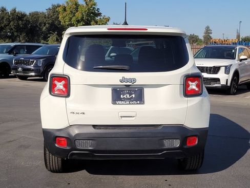Used 2023 Jeep Renegade Latitude AWD/4WD image 6