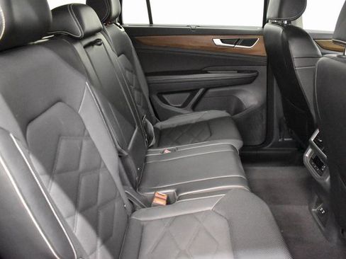 Used 2024 Volkswagen Atlas SE image 19