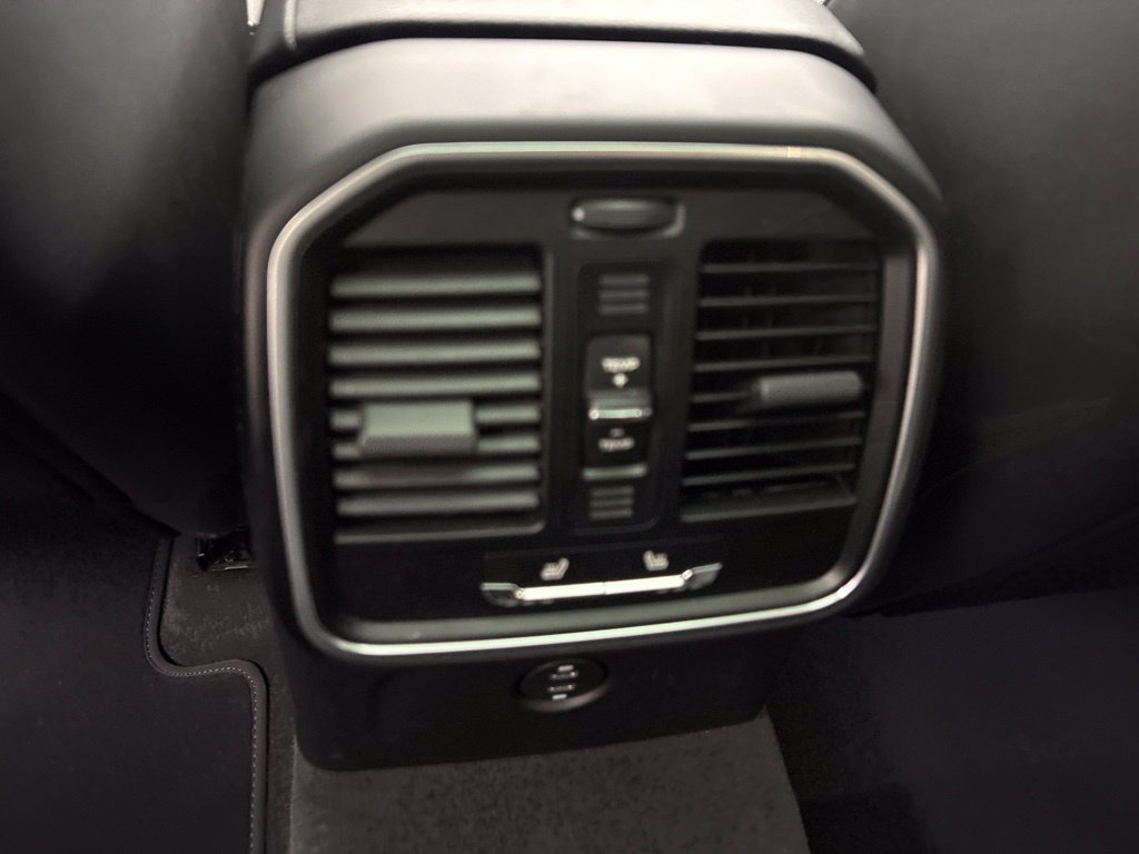 Certified 2026 Porsche Macan AWD/4WD image 31