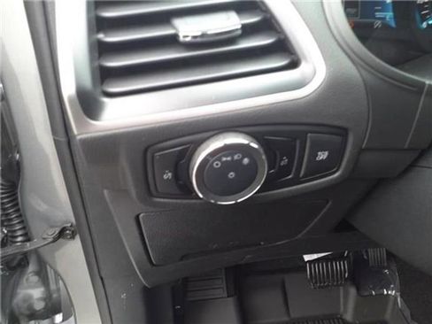 Used 2024 Ford Edge SE image 27