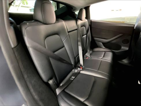 Used 2023 Tesla Model Y Performance image 30
