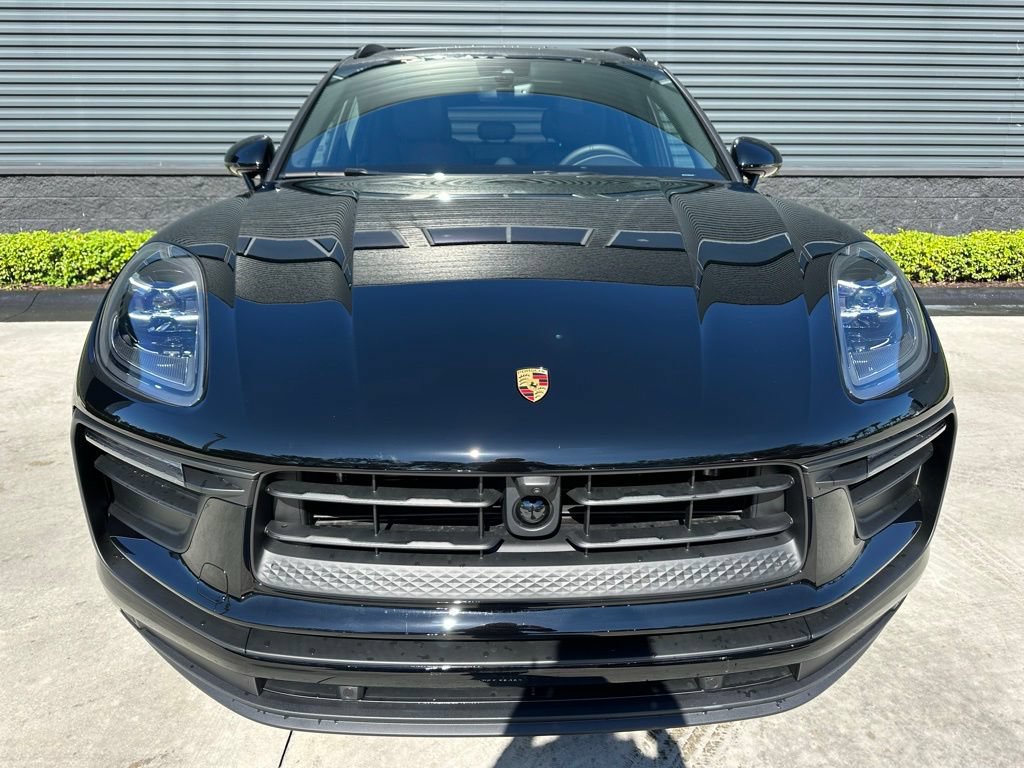 Certified 2026 Porsche Macan AWD/4WD image 8