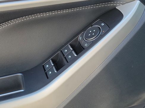 Used 2022 Ford Explorer XLT image 26