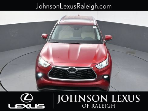 Used 2020 Toyota Highlander Limited FWD image 25