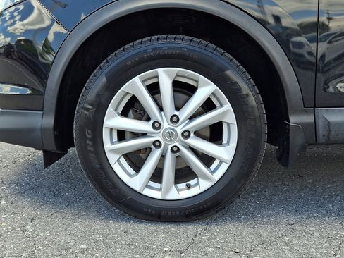 Used 2017 Nissan Rogue Sport SV w/ SV All-Weather Package AWD/4WD image 9