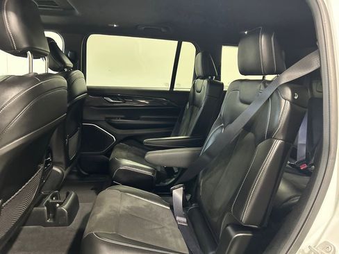 Used 2022 Jeep Grand Cherokee L Laredo image 32