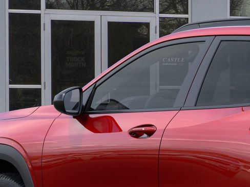 New 2026 Chevrolet Trax LT w/ Midnight Edition FWD image 18