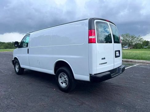 Used 2021 Chevrolet Express 2500 w/ Driver Convenience Package RWD image 9