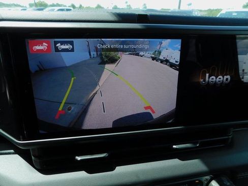 New 2025 Jeep Wrangler Unlimited Rubicon w/ Technology Group image 28