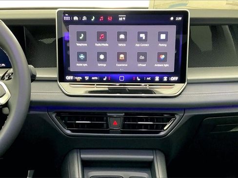 New 2026 Volkswagen Tiguan SE image 8