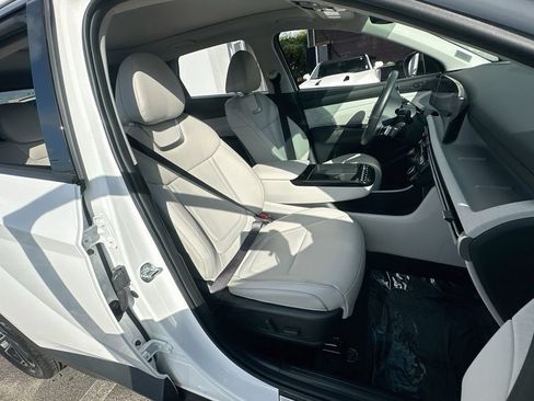 Used 2025 Hyundai Tucson Limited AWD/4WD image 26