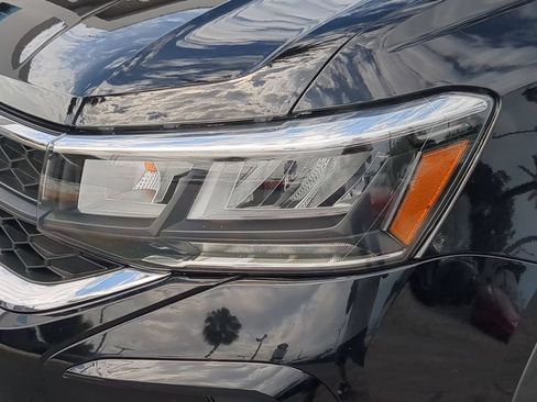 Used 2024 Volkswagen Taos SE FWD image 7