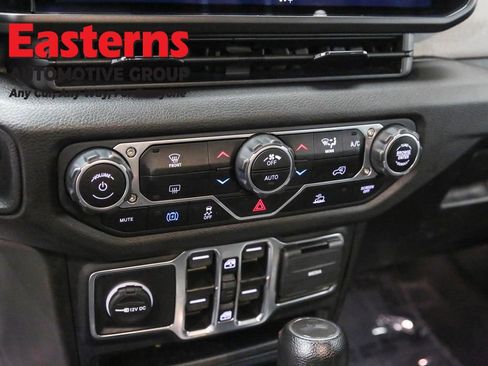 Used 2024 Jeep Wrangler Unlimited AWD/4WD image 20