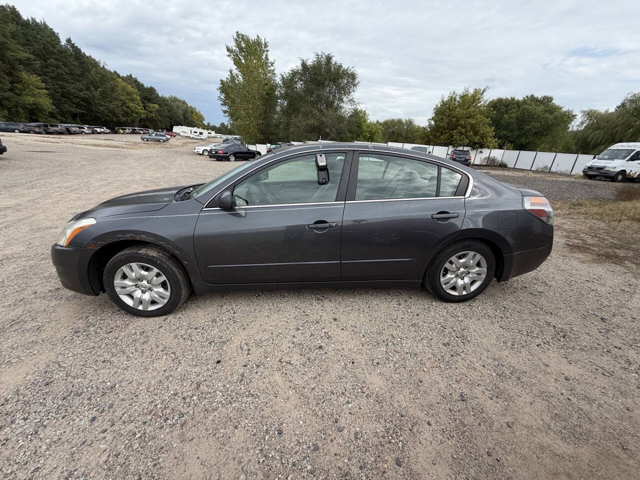 Used 2010 Nissan Altima 2.5 S FWD image 2