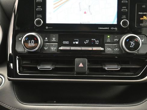 Used 2022 Toyota Highlander XLE AWD/4WD image 23