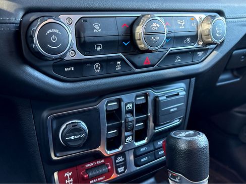 Used 2024 Jeep Wrangler Unlimited Rubicon image 15