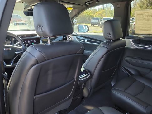 Used 2024 Cadillac XT6 Premium Luxury w/ Technology Package image 11