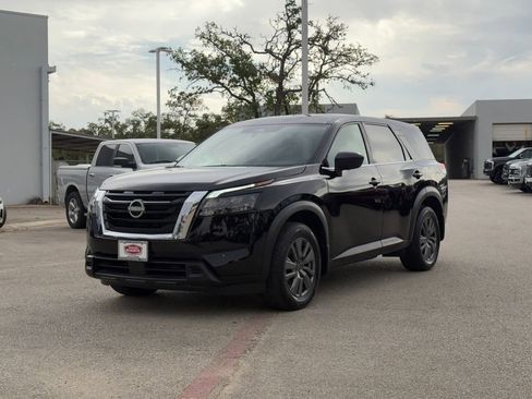 Used 2025 Nissan Pathfinder S image 7