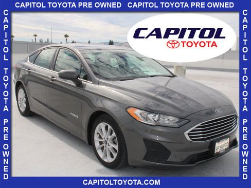 Used 2019 Ford Fusion SE FWD image 1