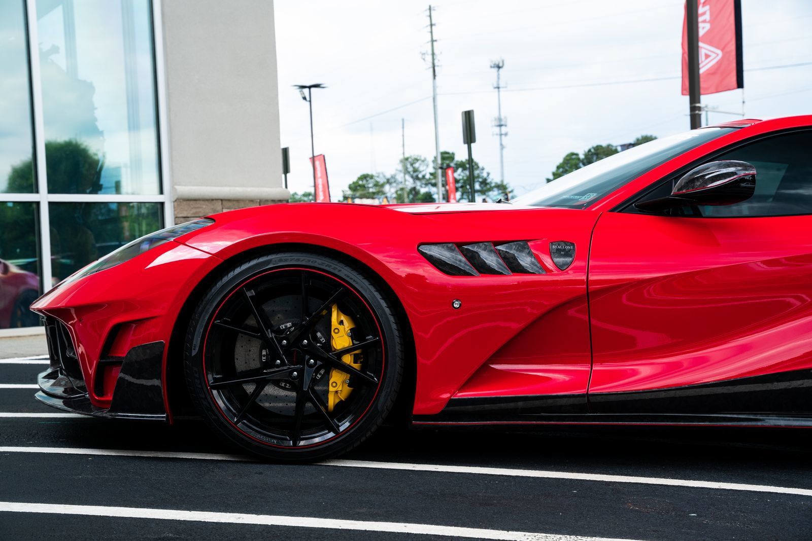 Used 2020 Ferrari 812 Superfast RWD image 30