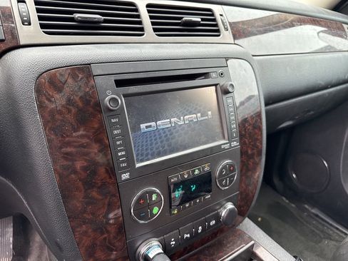 Used 2014 GMC Sierra 2500 Denali image 2