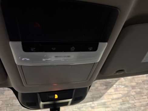 Certified 2025 Nissan Rogue SV image 27