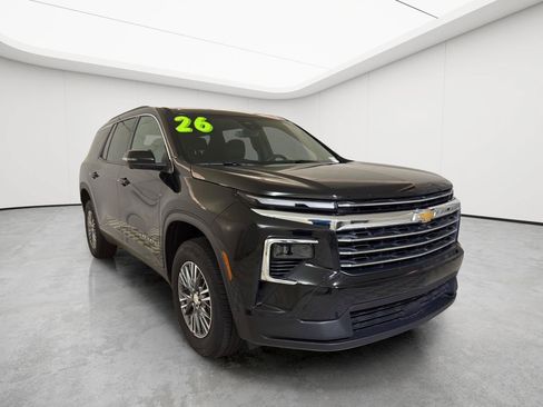 Used 2026 Chevrolet Traverse LT w/ Driver Confidence Package FWD image 1