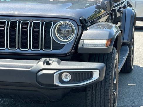 Used 2025 Jeep Wrangler Unlimited Sahara AWD/4WD image 42