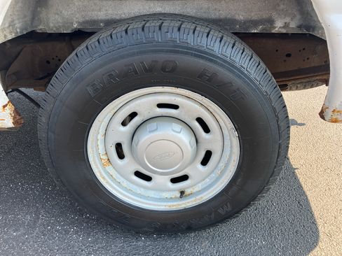 Used 2005 Ford E-150 and Econoline 150 RWD image 12