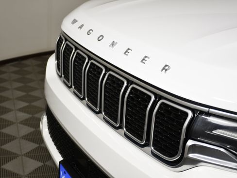 Used 2024 Jeep Wagoneer Series III image 11