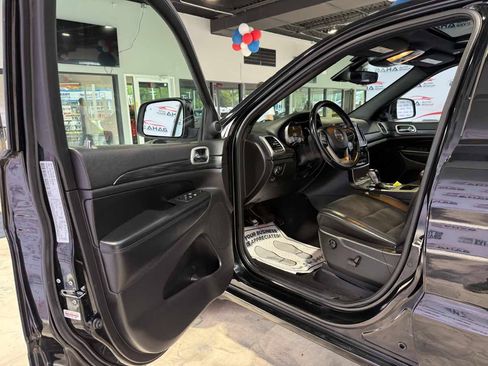 Used 2021 Jeep Grand Cherokee Laredo X AWD/4WD image 25