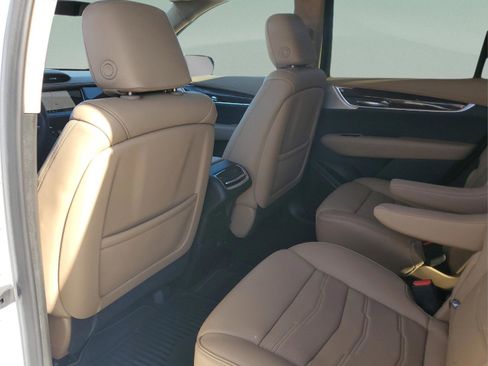 Used 2024 Cadillac XT6 Sport w/ Platinum Package image 9