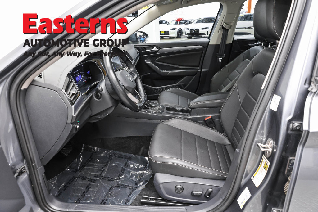 Used 2024 Volkswagen Jetta SE FWD image 15