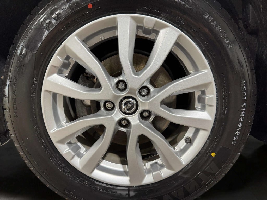 Used 2018 Nissan Rogue SV AWD/4WD image 29