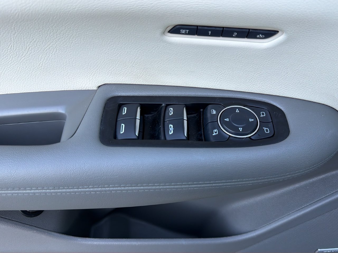 Used 2017 Cadillac XT5 Luxury FWD image 10
